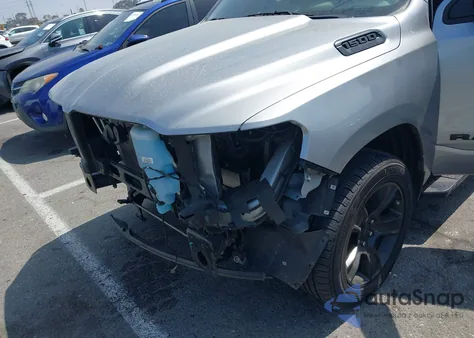 2021 Ram 1500 Big Horn 4X2 5'7 Box из США, поврежденный, VIN 1C6RREFT7MN661083